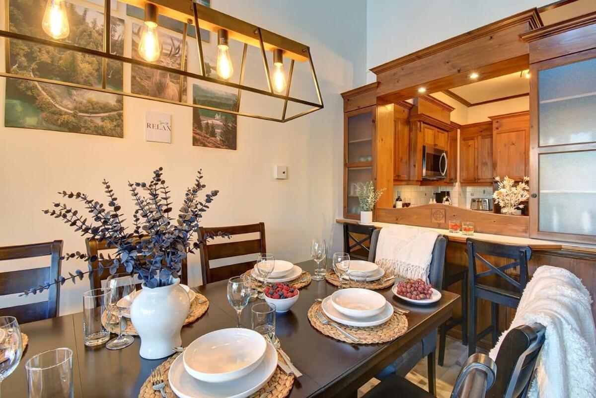 Huge Condo In Front Of Tremblant Ski Resort มงต์-ทร็องบล็องต์ ภายนอก รูปภาพ