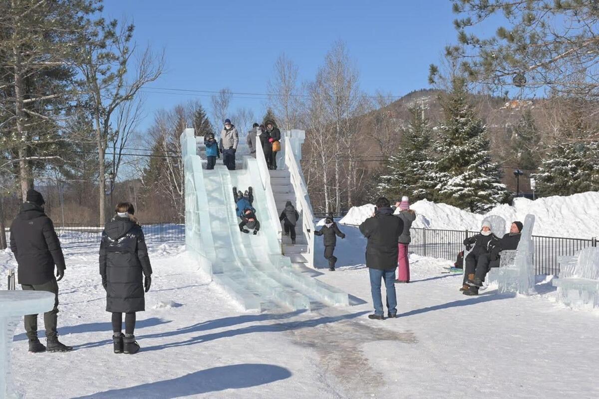 Huge Condo In Front Of Tremblant Ski Resort มงต์-ทร็องบล็องต์ ภายนอก รูปภาพ